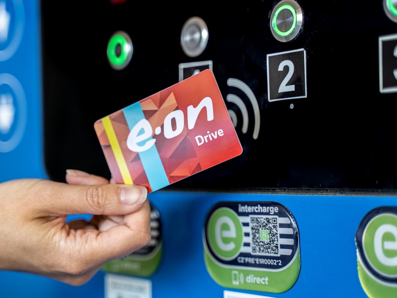 E.ON zlepšil služby pro řidiče elektromobilů